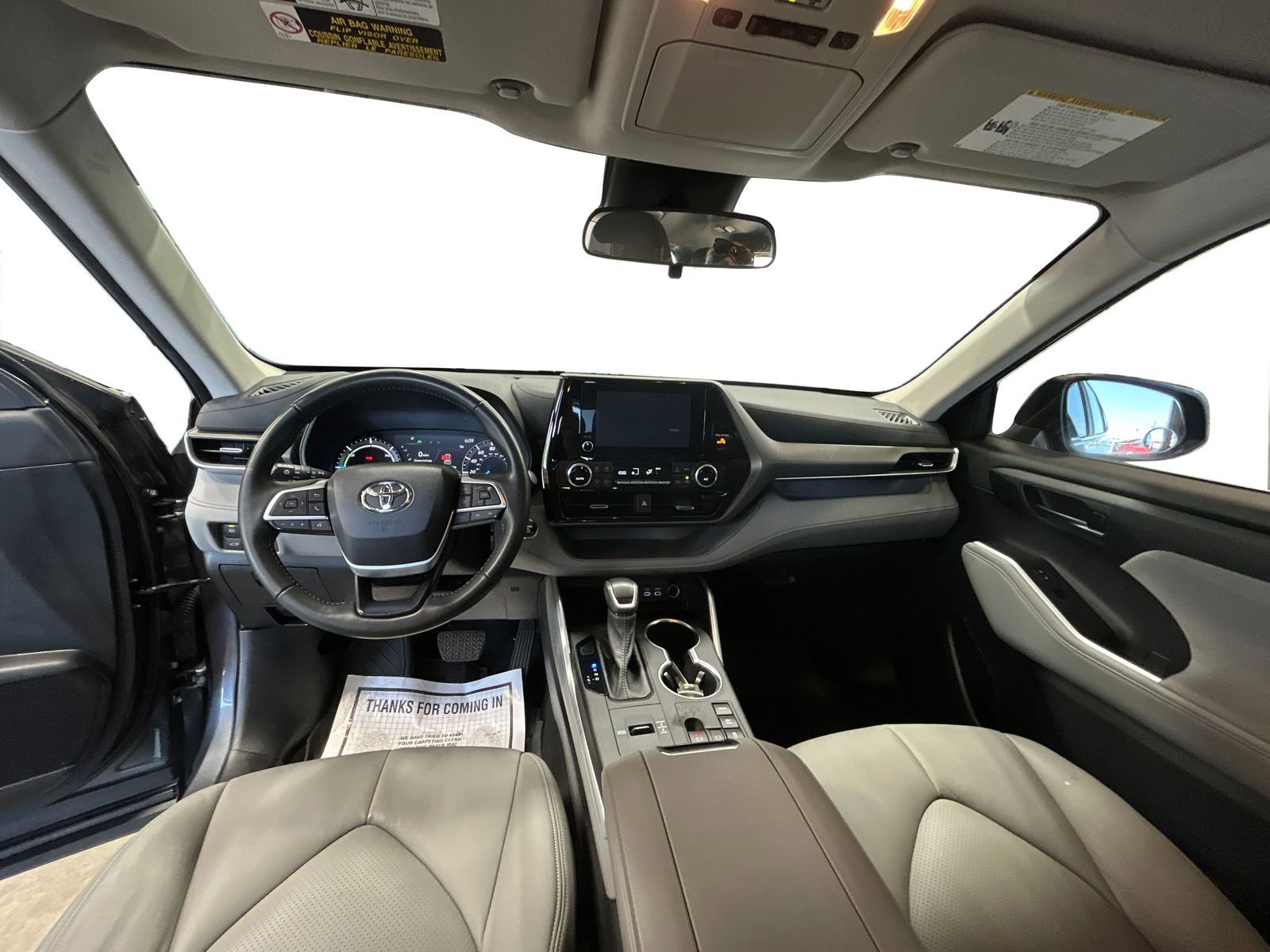 Used 2023 Toyota Highlander LE AWD/4WD image 19