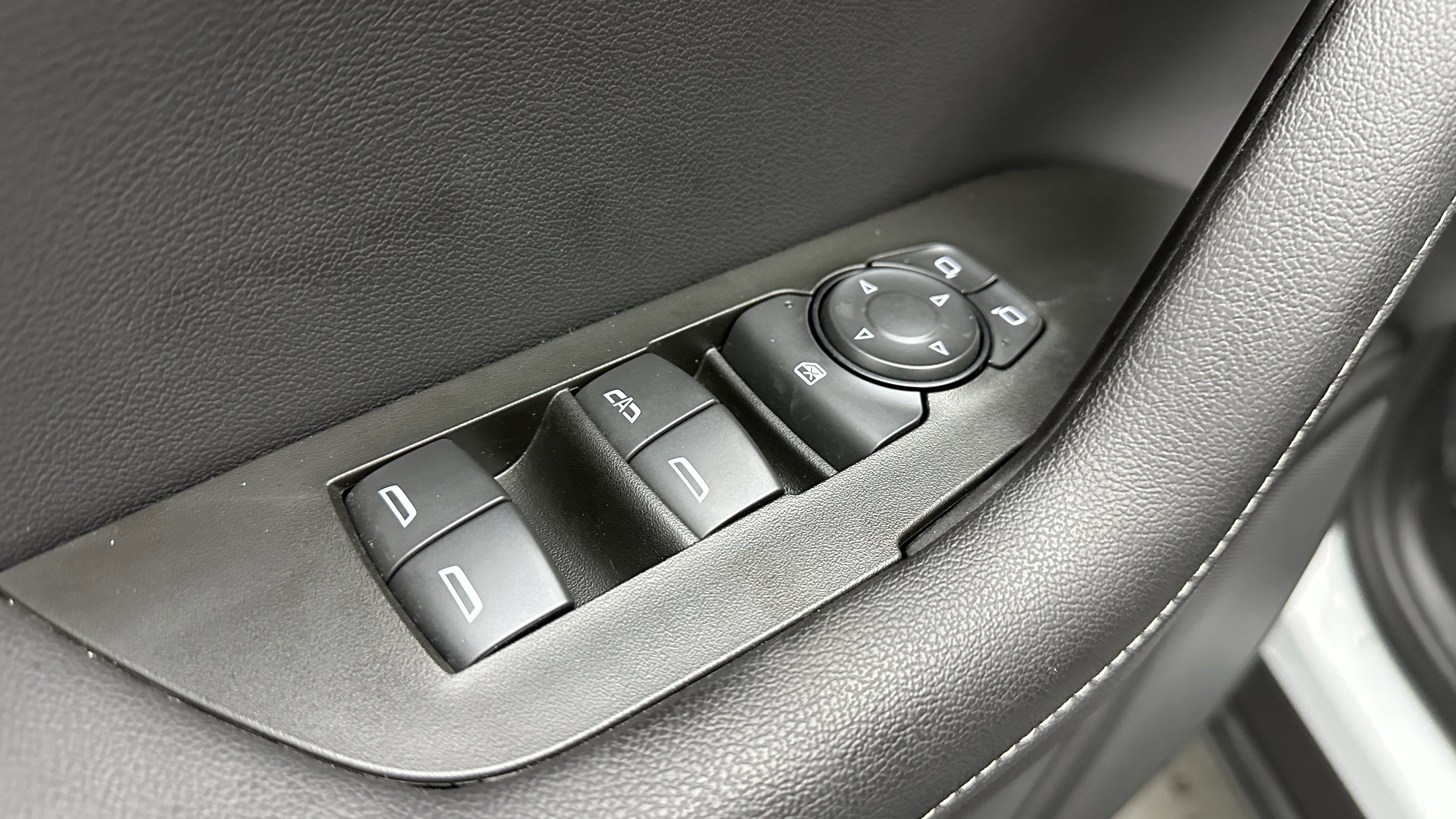 Used 2025 Chevrolet Blazer LT image 11