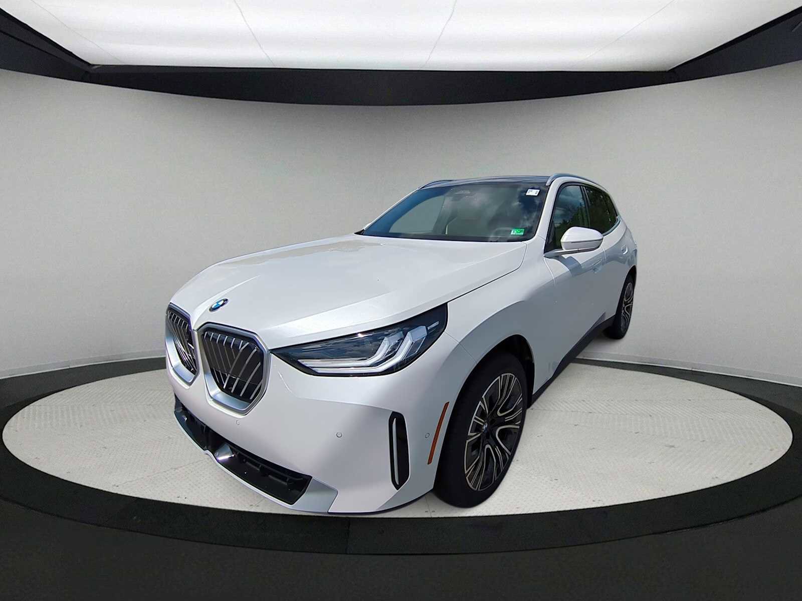 Used 2025 BMW X3 xDrive30i w/ Premium Package AWD/4WD image 4
