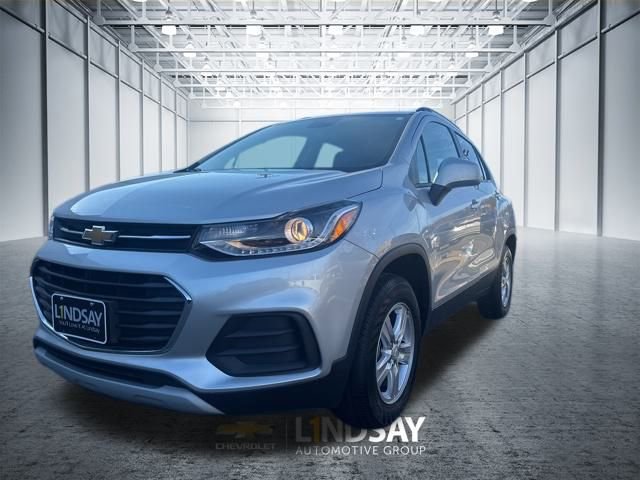 Used 2022 Chevrolet Trax LT w/ LT Convenience Package image 2