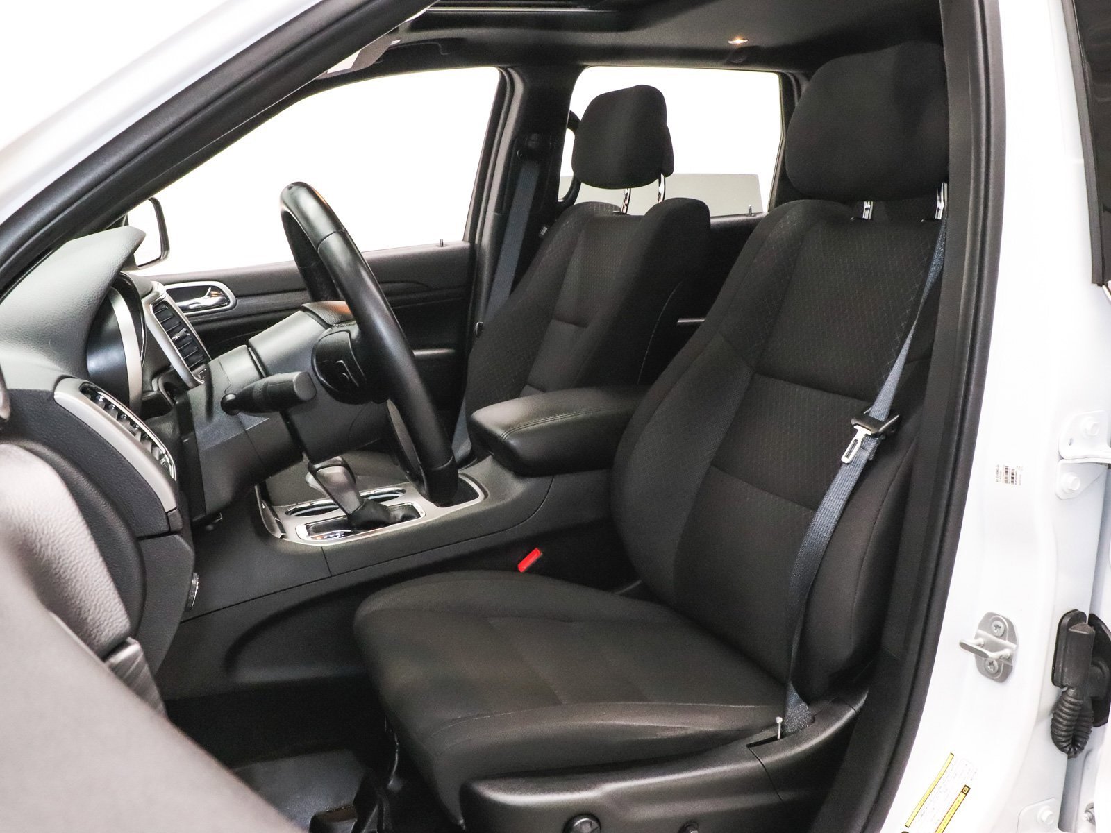 Used 2021 Jeep Grand Cherokee Laredo image 18