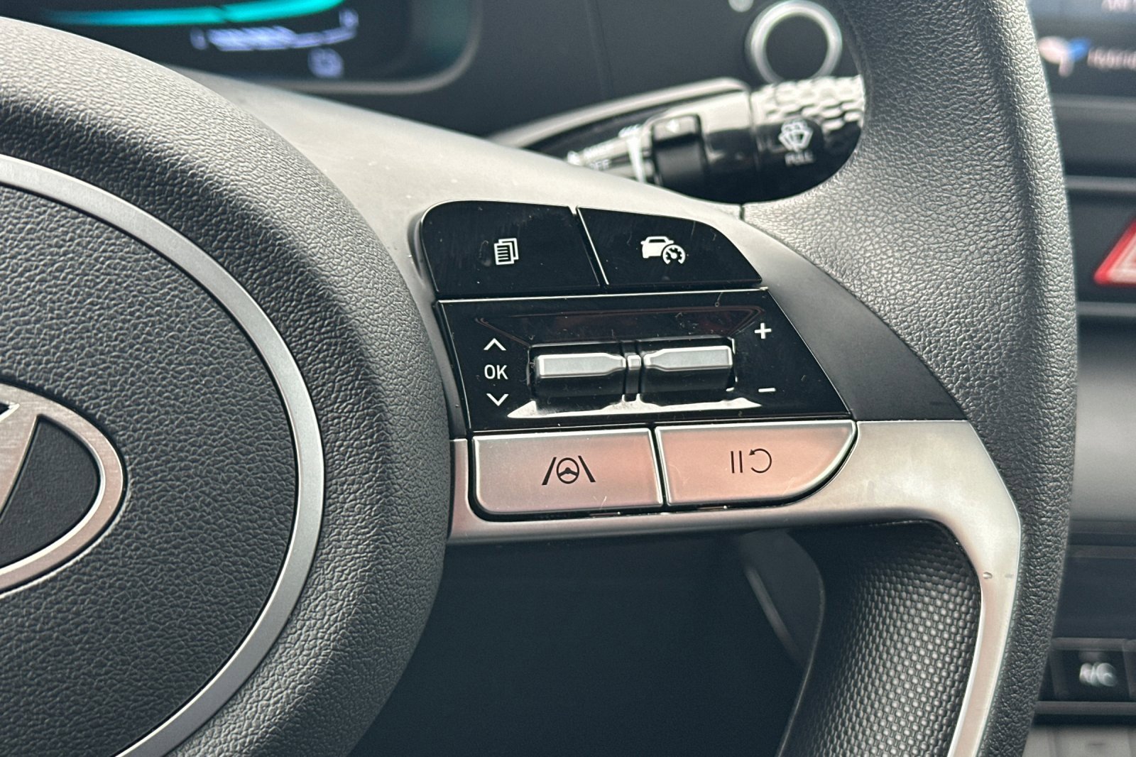 Used 2025 Hyundai Elantra Blue image 25