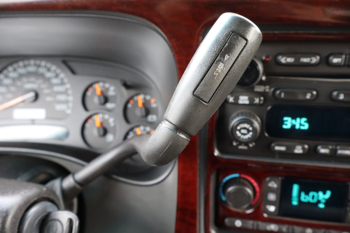 Used 2003 Chevrolet Suburban 2500 LT w/ LT Preferred Equipment Group image 38