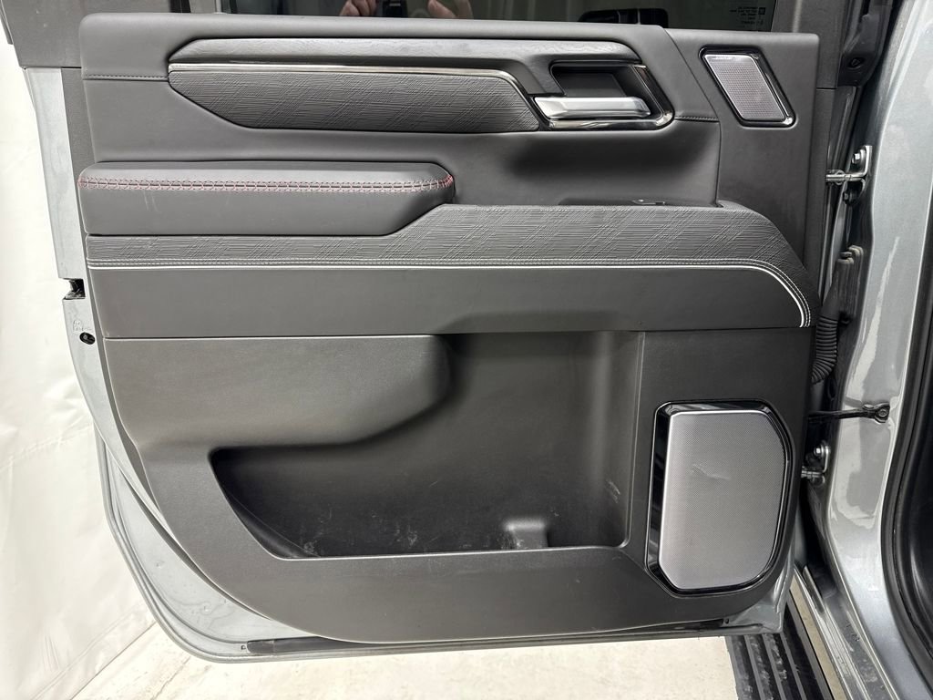 Used 2025 GMC Sierra 2500 AT4X image 13