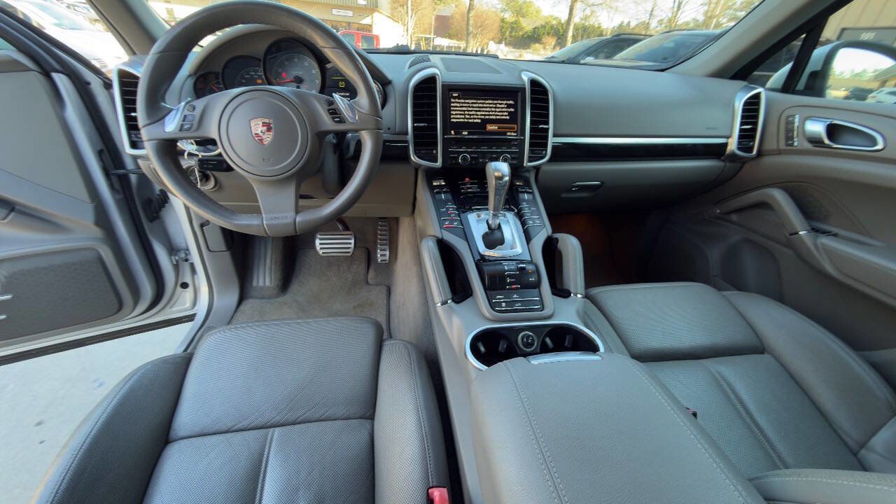 Used 2011 Porsche Cayenne S image 40