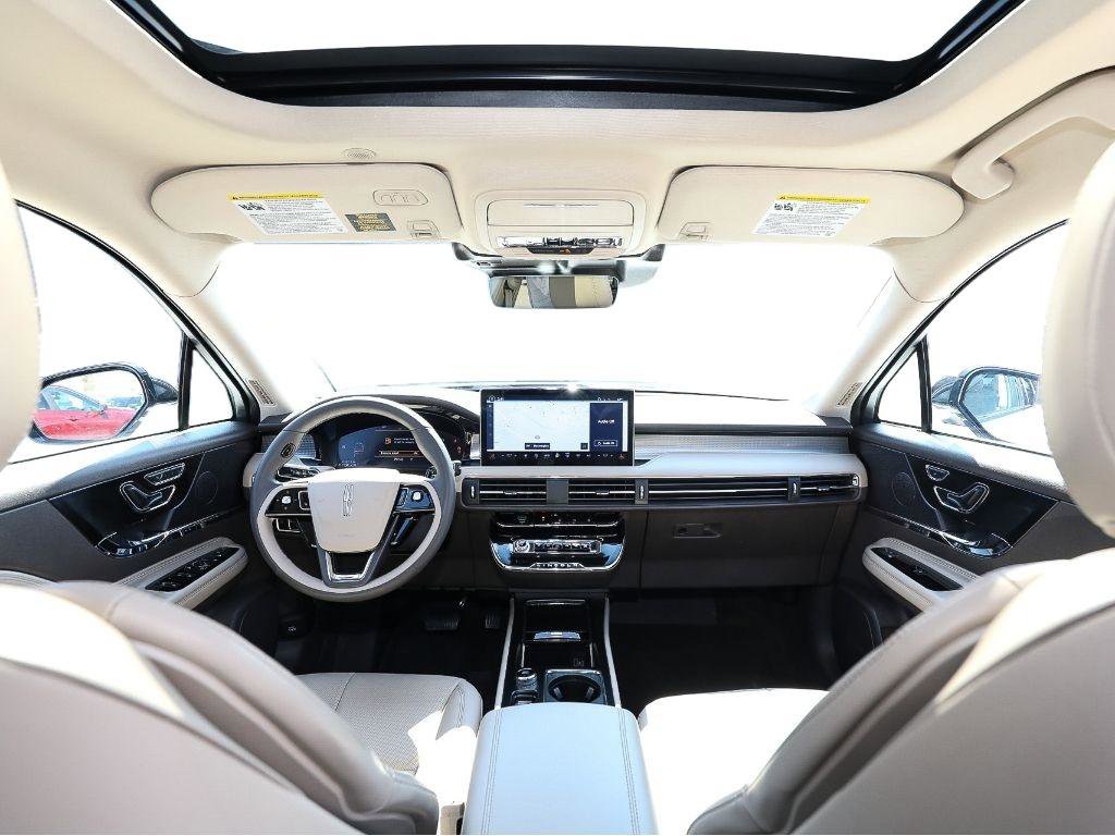Used 2024 Lincoln Corsair AWD w/ Equipment Group 101A image 24