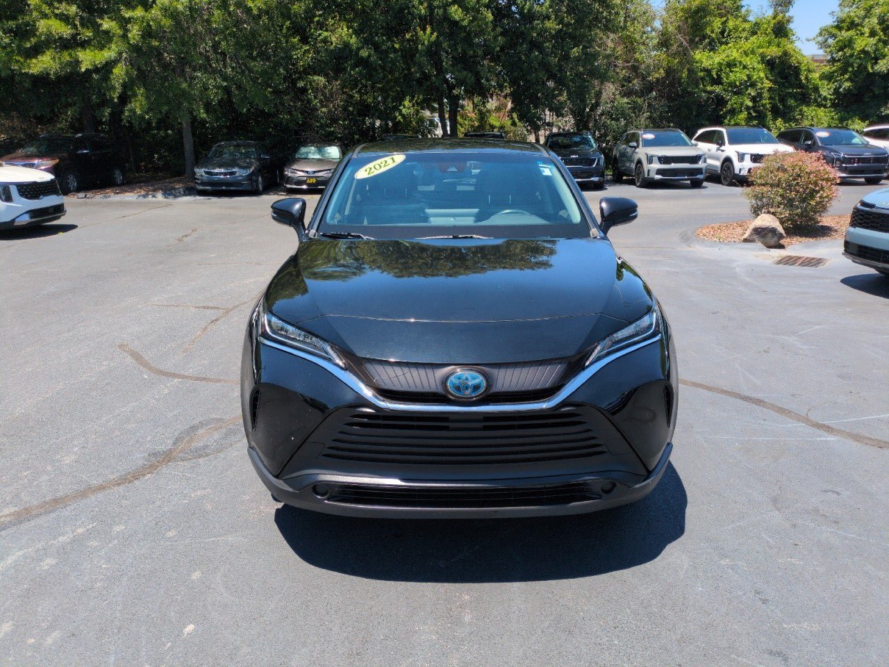 Used 2021 Toyota Venza LE AWD/4WD image 2