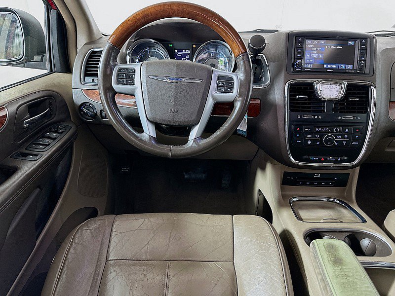 Used 2013 Chrysler Town & Country Limited w/ Luxury Group FWD image 23