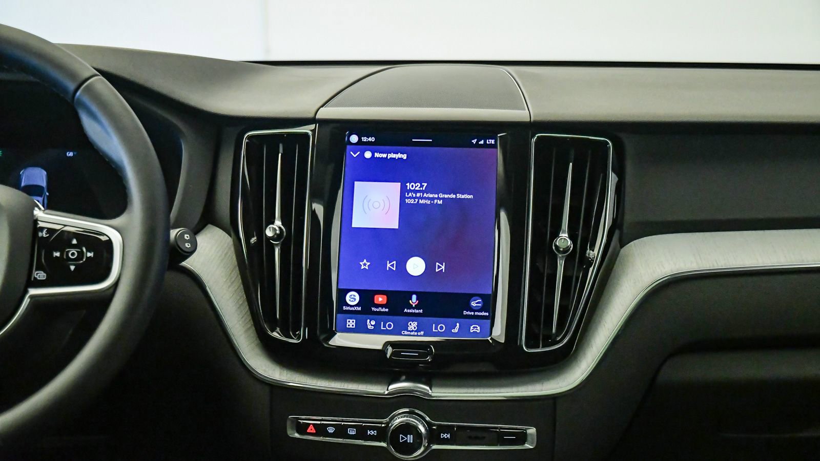 Certified 2025 Volvo XC60 B5 Plus AWD/4WD image 14