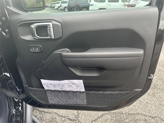 New 2023 Jeep Gladiator Rubicon w/ Cold Weather Group image 14