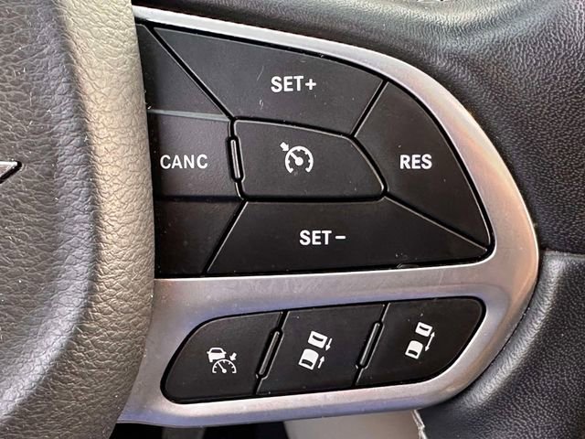 Used 2022 Chrysler Pacifica Touring-L w/ Uconnect Theater Family Group FWD image 27