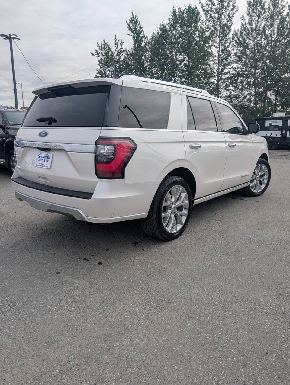 Used 2018 Ford Expedition Platinum AWD/4WD image 6
