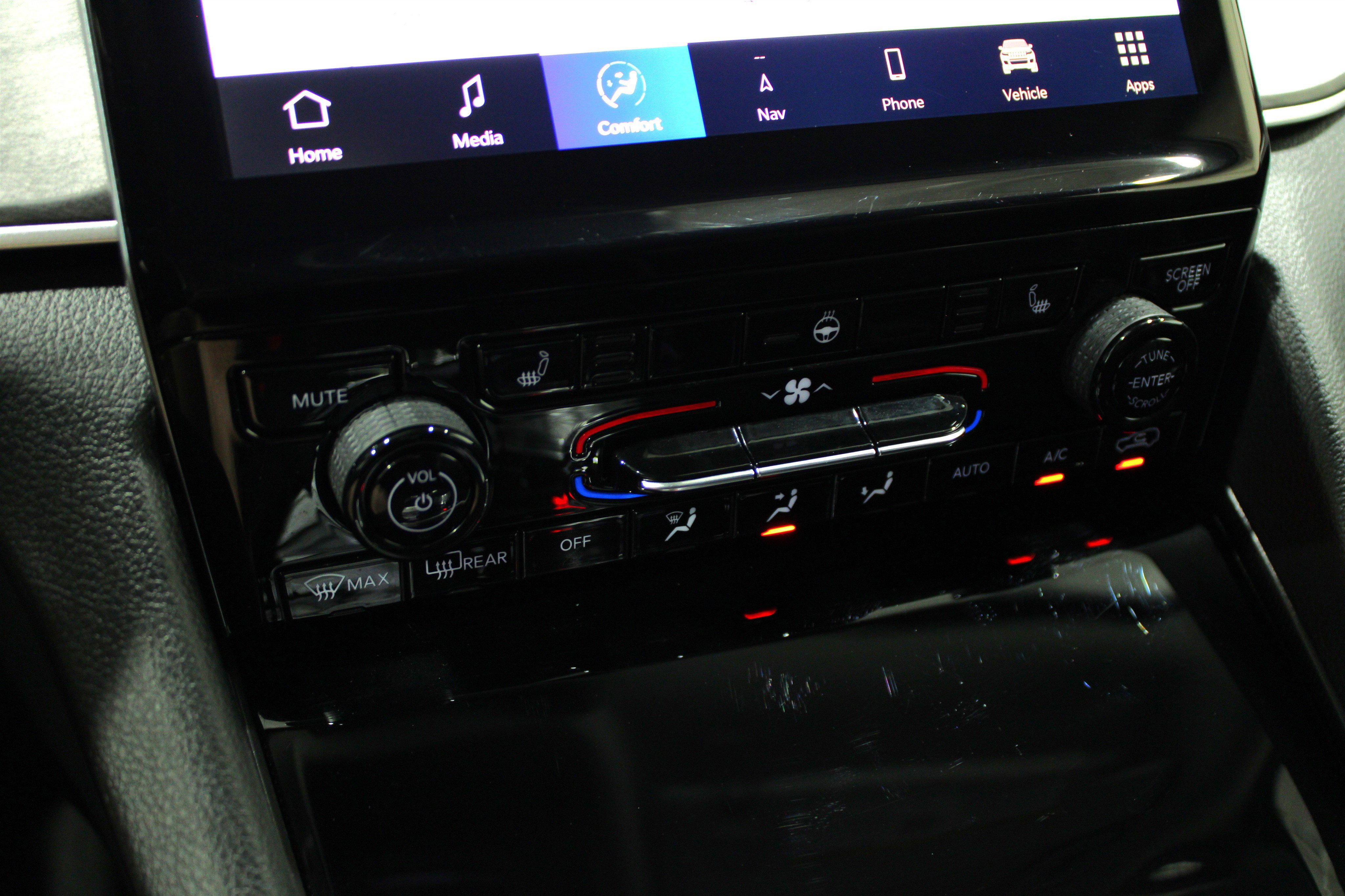 Used 2024 Jeep Grand Cherokee Limited image 17