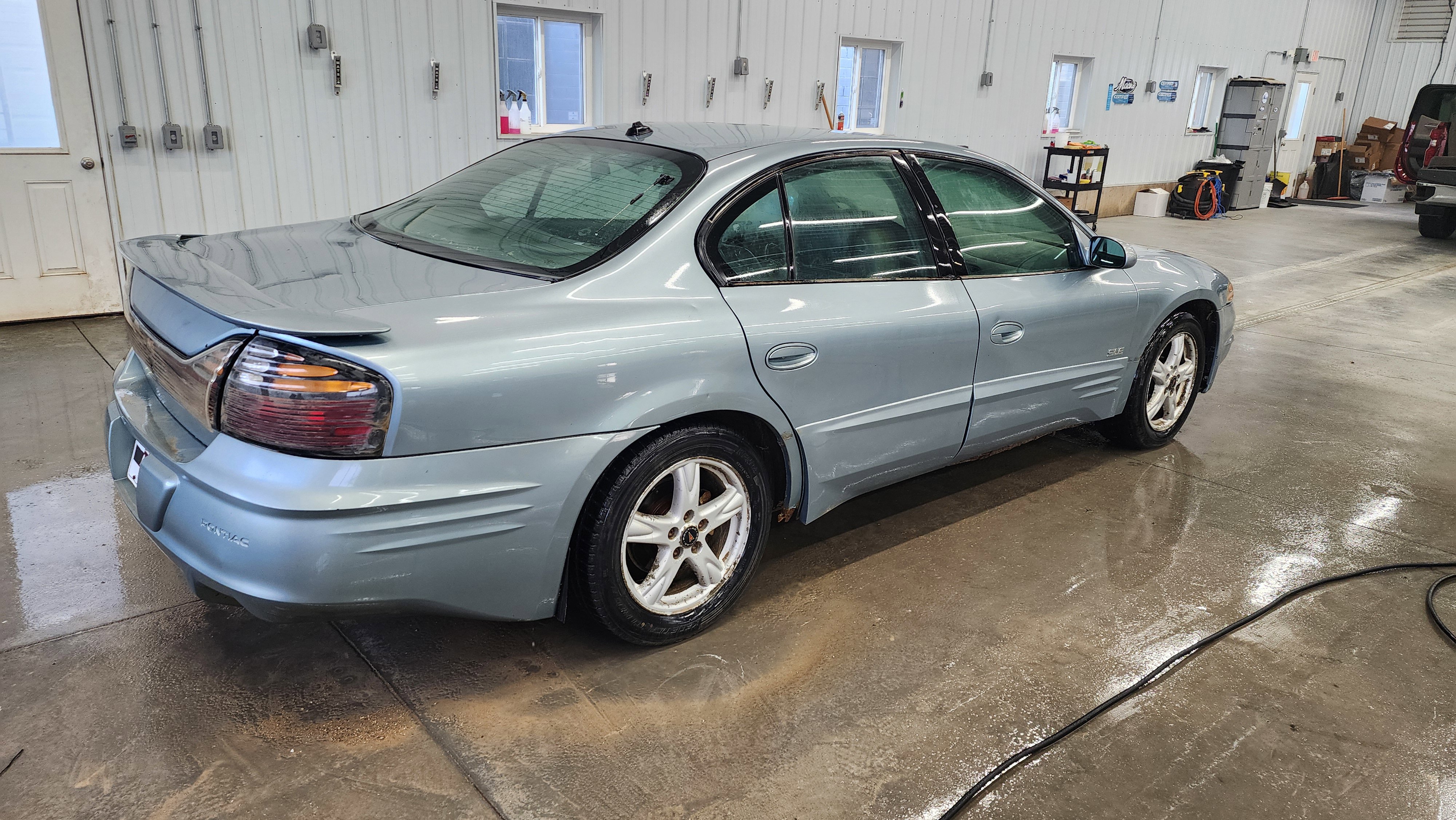 Used 2003 Pontiac Bonneville SLE image 4