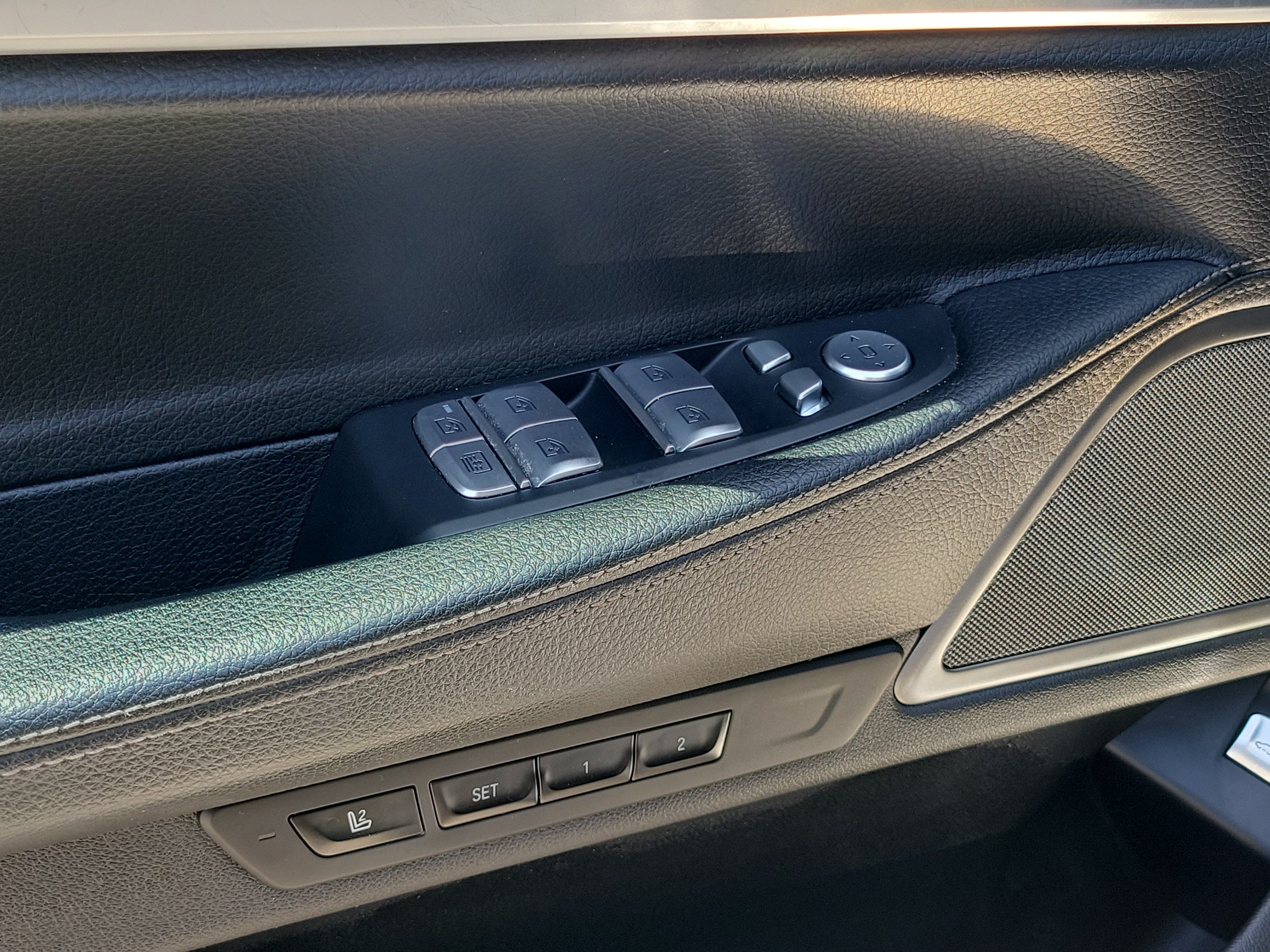Used 2022 BMW 740i w/ M Sport Package RWD image 24