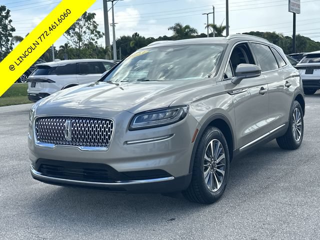 Used 2022 Ford Explorer Platinum w/ Equipment Group 601A AWD/4WD image 3