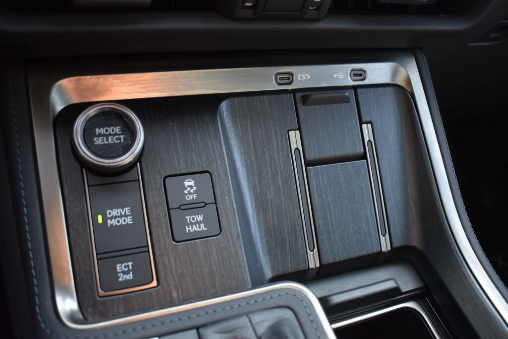 Used 2024 Lexus GX 550 w/ Cold Area Package AWD/4WD image 12