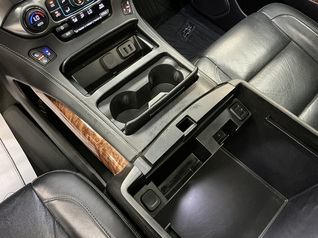 Used 2018 Chevrolet Suburban Premier AWD/4WD image 19