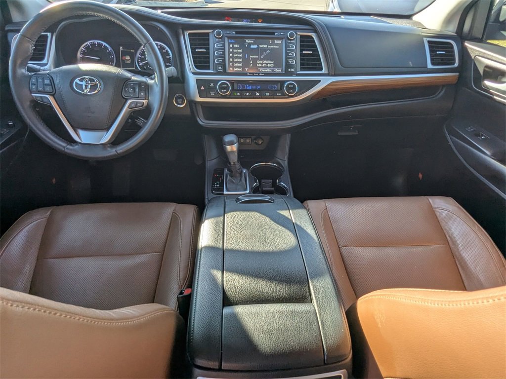 Used 2018 Toyota Highlander Limited Platinum image 16