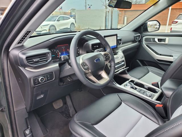 Used 2023 Ford Explorer XLT w/ Equipment Group 202A AWD/4WD image 11