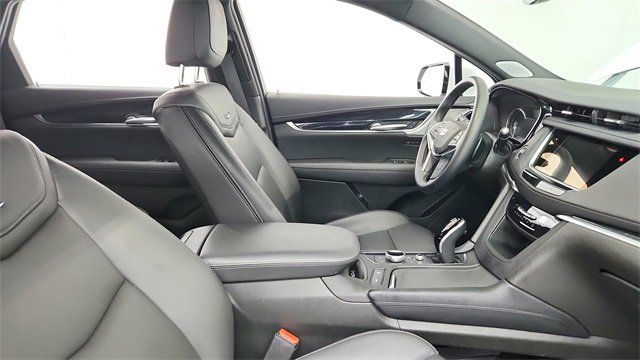 Certified 2025 Cadillac XT5 Premium Luxury w/ LPO, Floor Liner Package image 24