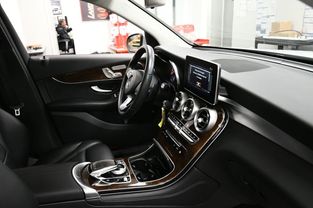 Used 2019 Mercedes-Benz GLC 300 4MATIC image 30