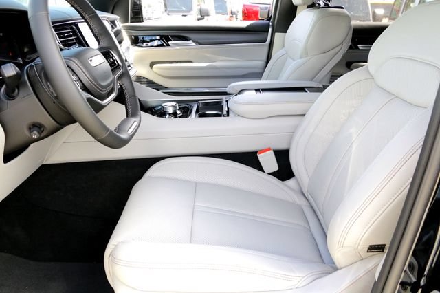 New 2026 Jeep Grand Wagoneer Summit w/ Premium Group III AWD/4WD image 9