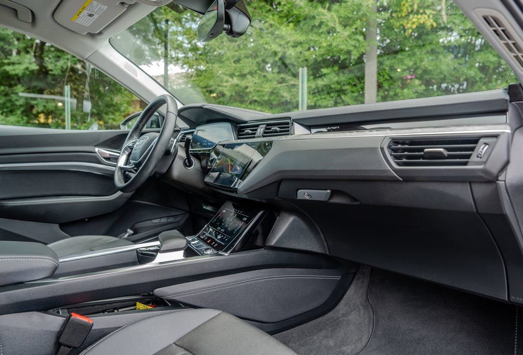 Used 2023 Audi e-tron Premium Plus AWD/4WD image 22