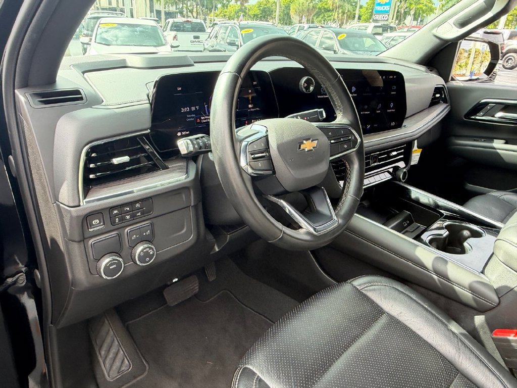 Used 2025 Chevrolet Suburban LS RWD image 10