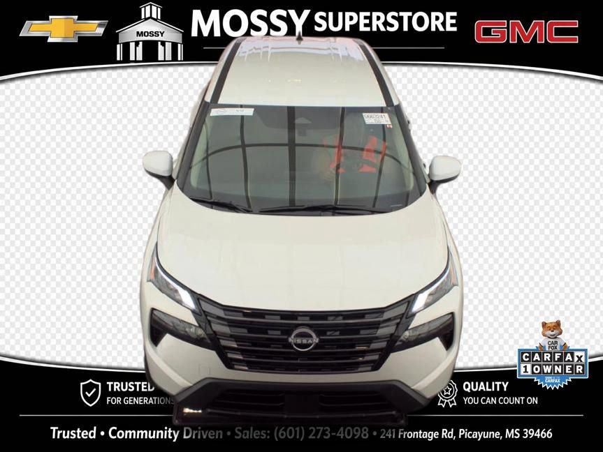 Used 2026 Nissan Rogue SV FWD image 2