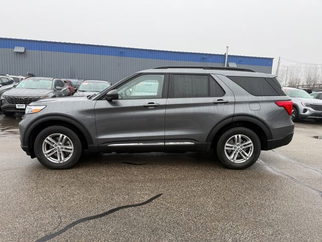 Used 2022 Ford Explorer XLT w/ Equipment Group 202A image 2