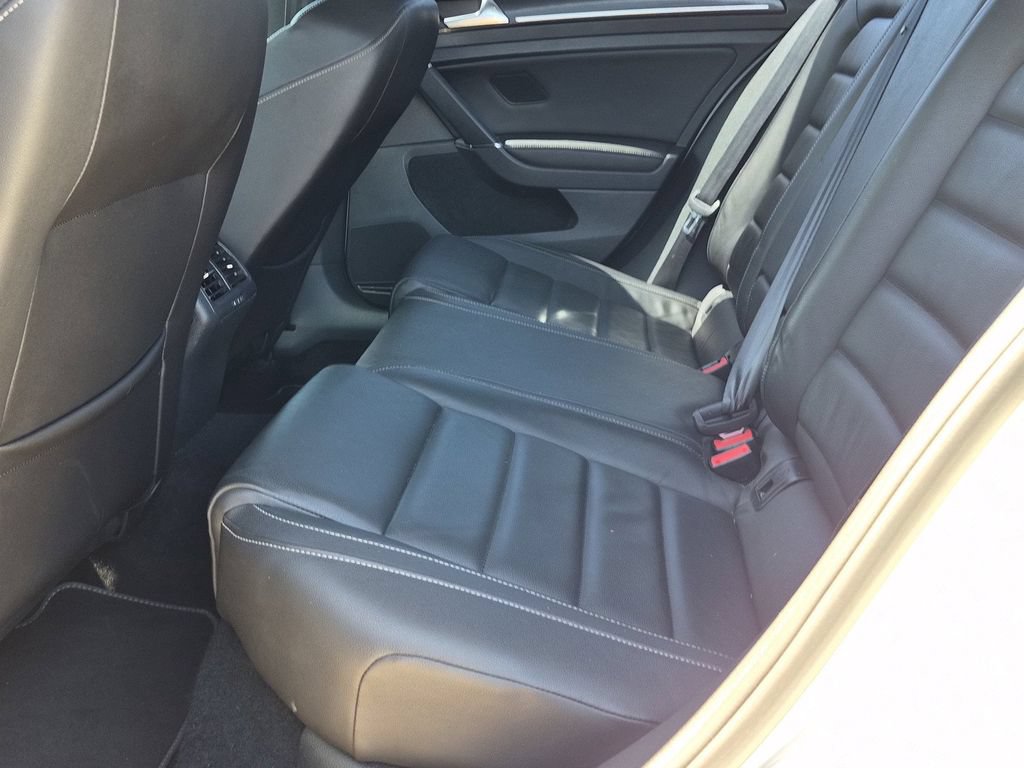 Used 2016 Volkswagen Golf 4-Door AWD/4WD image 16