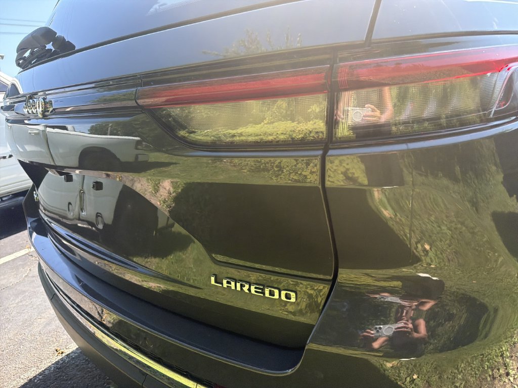 Used 2022 Jeep Grand Cherokee Laredo w/ Luxury Tech Group I AWD/4WD image 10