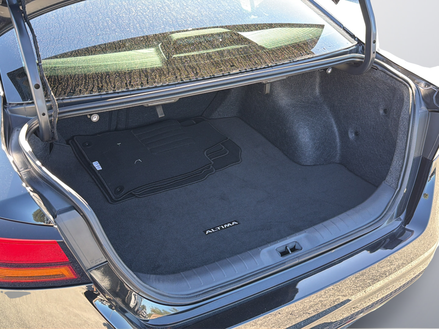 Used 2025 Nissan Altima 2.5 S FWD image 37