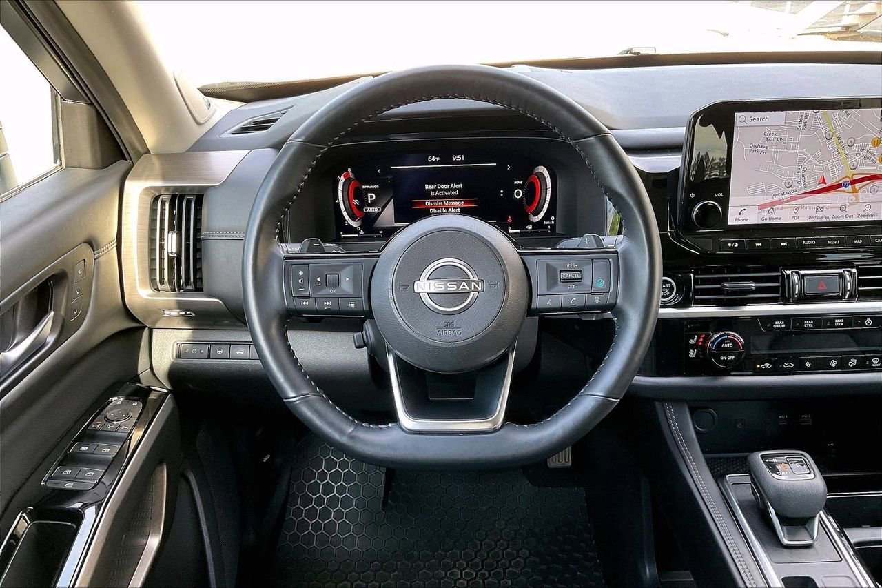 Used 2023 Nissan Pathfinder Platinum image 10