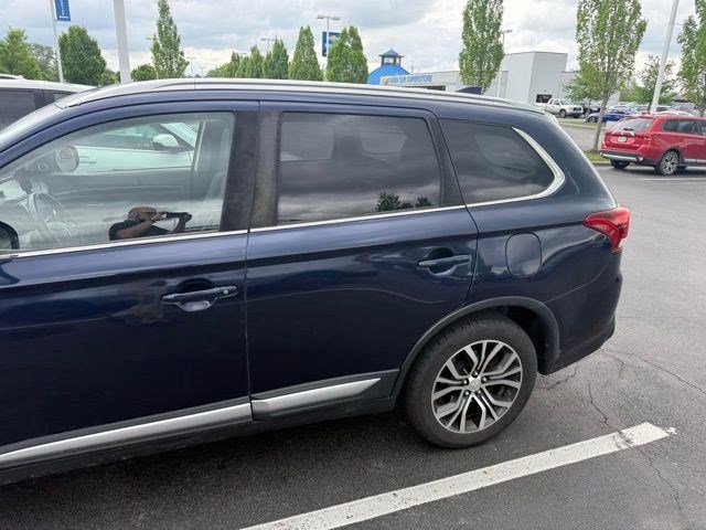 Used 2017 Mitsubishi Outlander SE AWD/4WD image 21