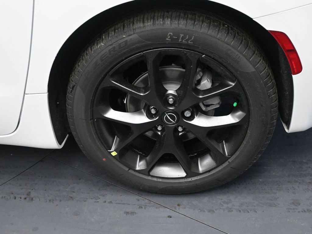 New 2026 Chrysler Pacifica Limited w/ S Appearance Package FWD image 11