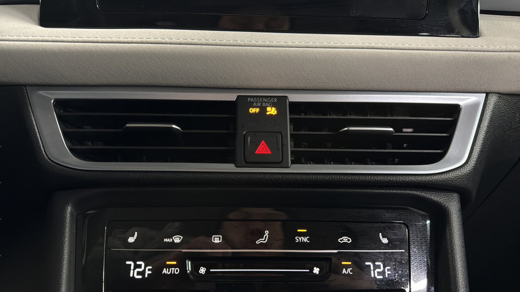 Certified 2025 Volkswagen Taos SE image 26