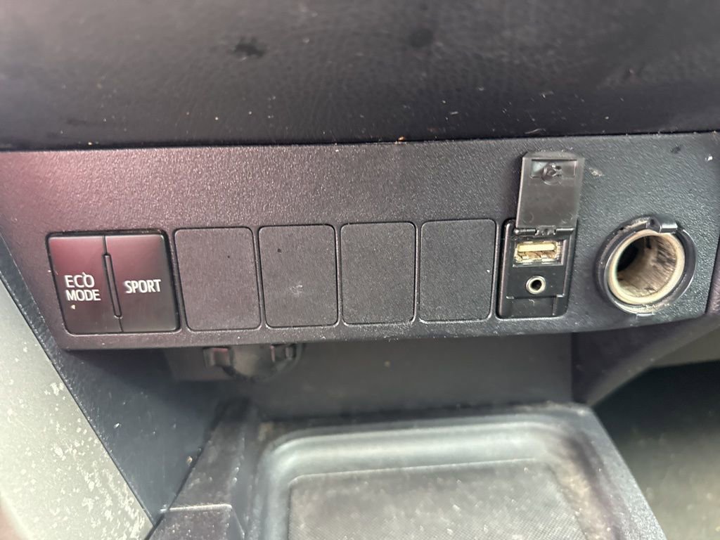 Used 2017 Toyota RAV4 XLE image 37