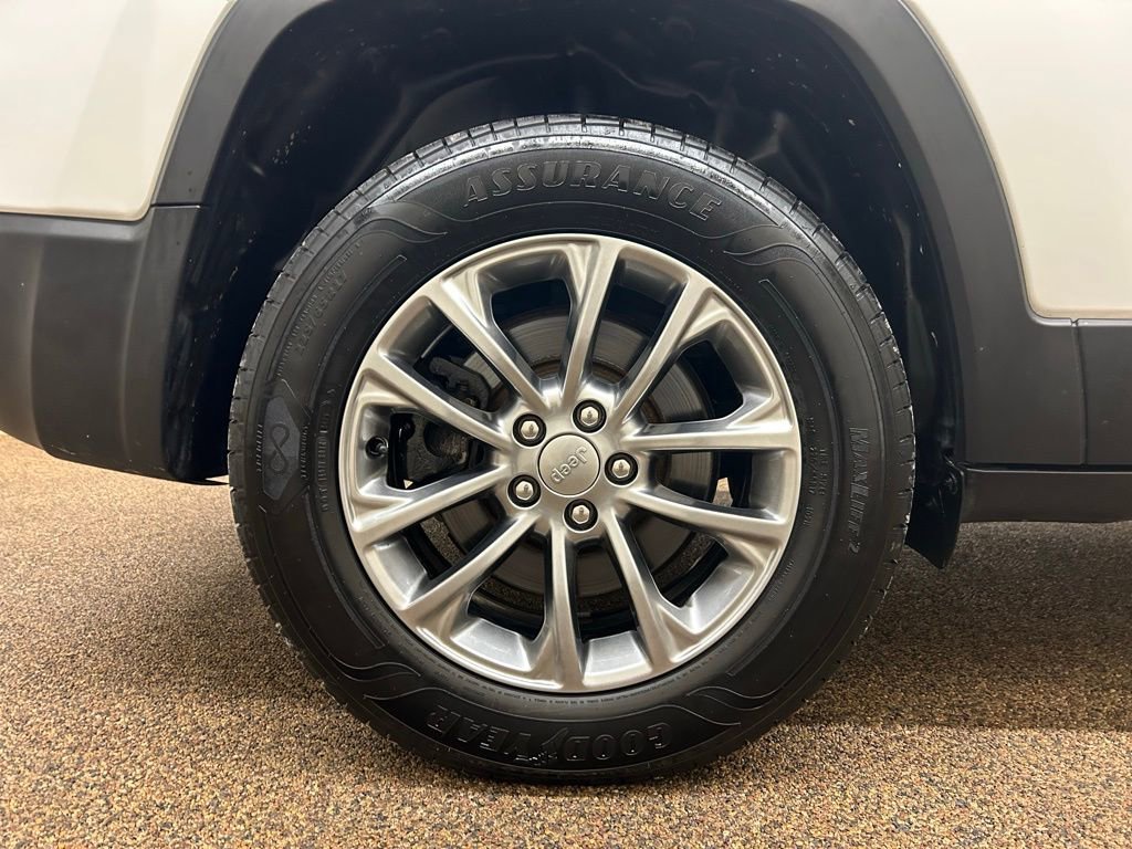 Used 2019 Jeep Cherokee Latitude Plus w/ Cold Weather Group image 27