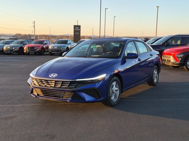 New 2026 Hyundai Elantra SE image 3