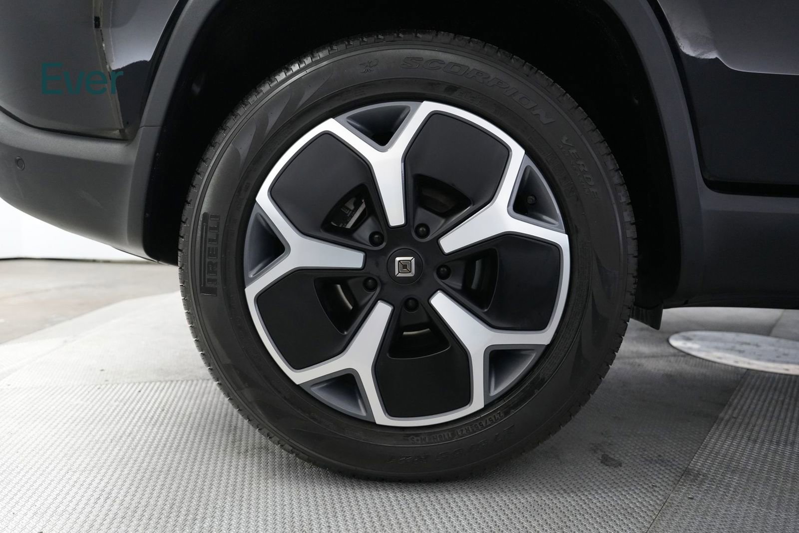 Used 2024 Rivian R1S Adventure image 20