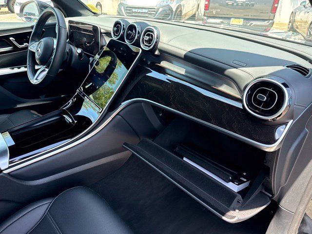 Used 2024 Mercedes-Benz GLC 300 4MATIC image 25