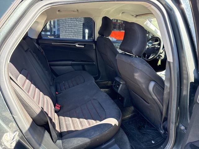 Used 2015 Ford Fusion SE w/ Equipment Group 201A image 11