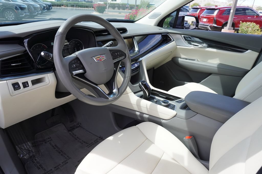 Certified 2025 Cadillac XT6 Premium Luxury FWD image 21