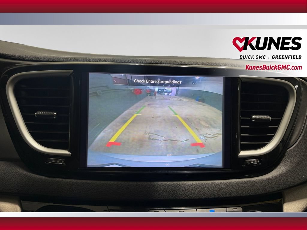 Used 2024 Chrysler Pacifica Touring-L FWD image 27