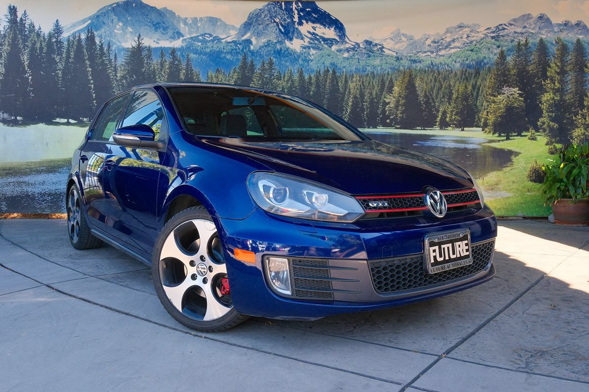 Used 2011 Volkswagen GTI 4-Door FWD image 3
