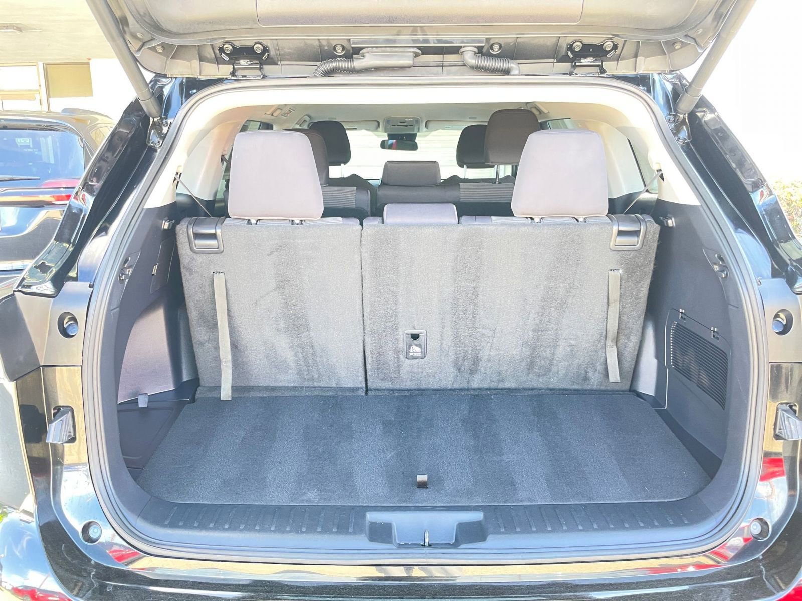 Used 2025 Toyota Highlander LE image 33