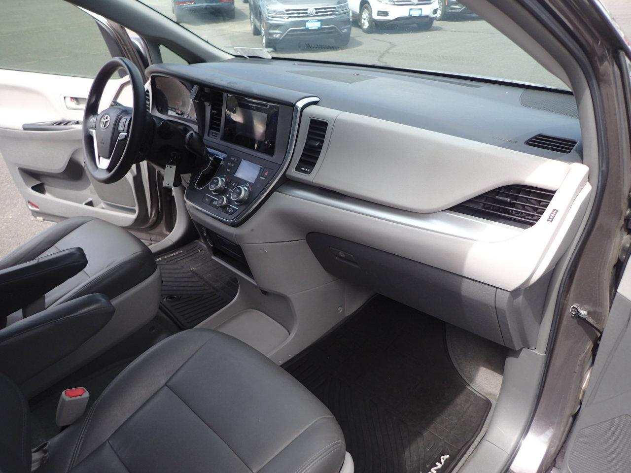 Used 2015 Toyota Sienna L FWD image 14