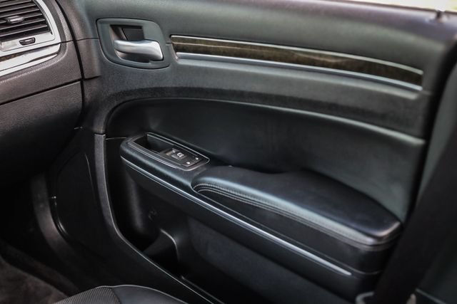 Used 2015 Chrysler 300 C RWD image 38
